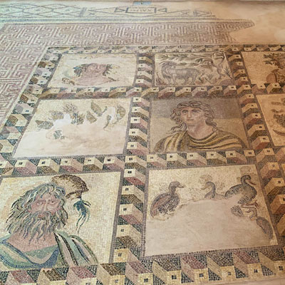 Ein Teil der antiken Fussboden-Mosaike