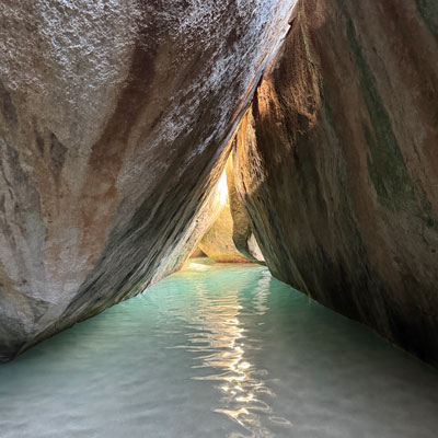 Zwischen den Felsen – da gehts durch